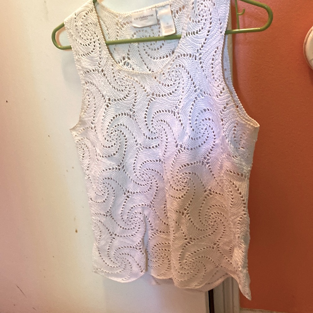 Liz Claiborne white crochet tank top swirl design M petite